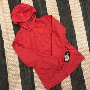 Women’s Under Armour Pink Raincoat Size Small
